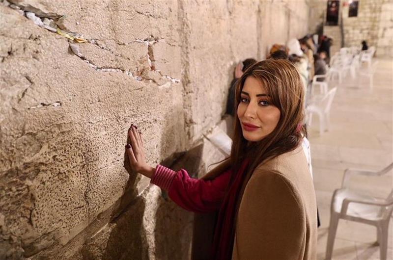 بعد لقائها نتنياهو... ملكة جمال العراق السابقة تودع إسرائيل بزيارة 