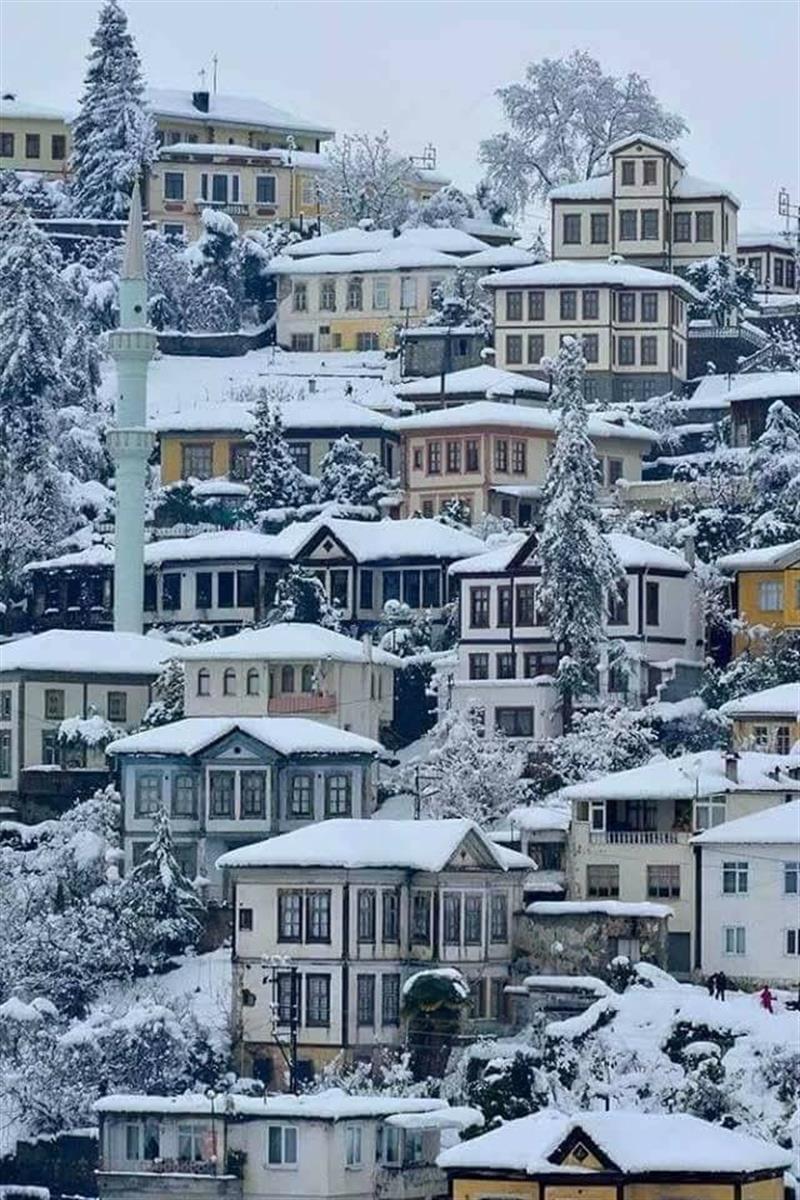 الثلوج تعطل أكثر من 400 رحلة جوية في تركيا
