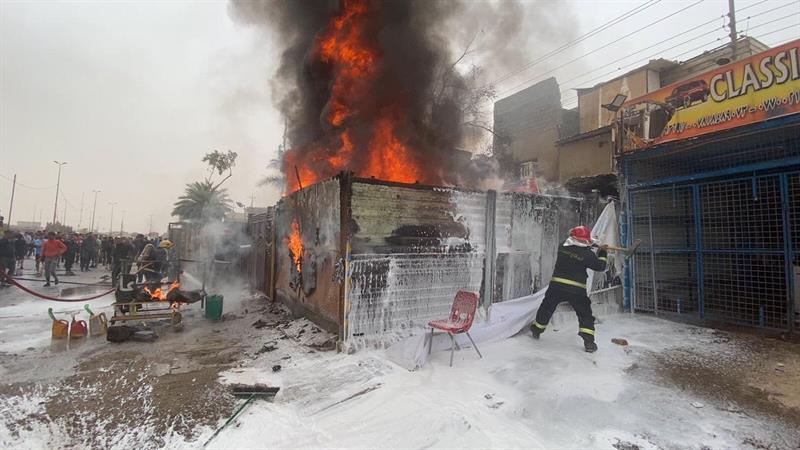 صور: اندلاع حريق داخل منزل متخذ لخزن البنزين في بغداد