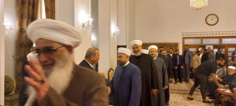شخصيات سياسية وعشائرية عراقية تهنئ السفير الإيراني الجديد الذي وصل الى بغداد للبدء بمهامه.. صور