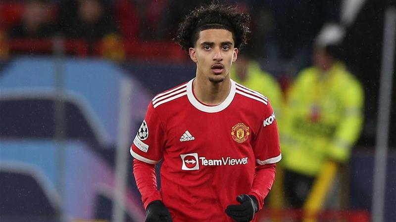 مدرب المنتخب العراقي للناشئين ينتقد لاعب مانشستر يونايتد 