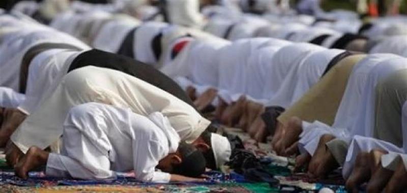 المسلمون يؤدون صلاة عيد الفطر في دول عدة