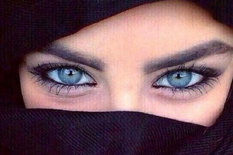 مخاطر ارتداء العدسات اللاصقة عند الإصابة بنزلة برد
