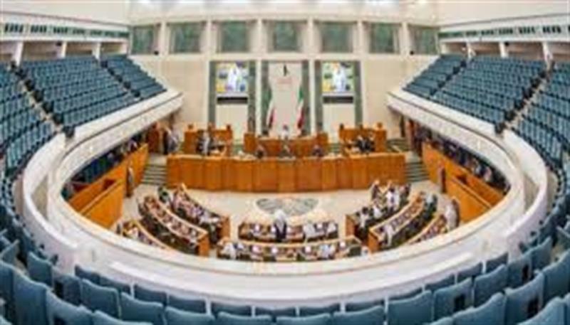 نائب كويتي لوزير الدفاع أثناء استجوابه: إن كنت حريصا على المرأة أدخل أولادها الجيش وليس هي