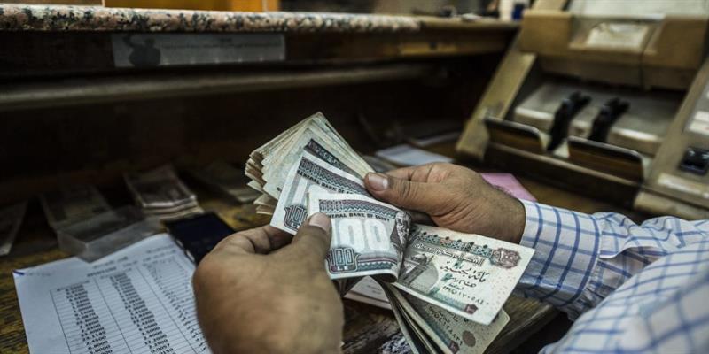 هبوط غير متوقع للجنيه المصري أمام الدولار