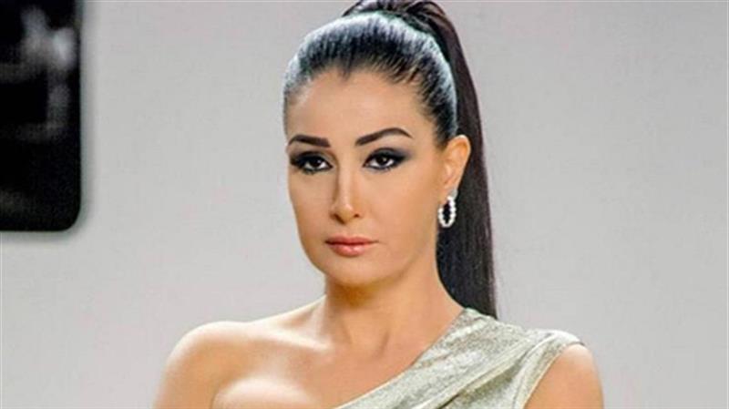 غادة عبد الرازق تبكي على الهواء.. والسبب؟