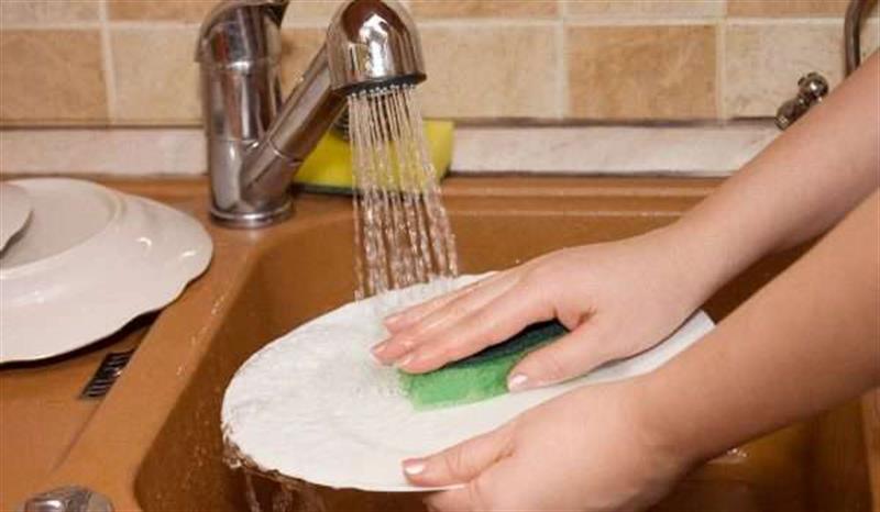 دراسة حديثة توضح علاقة الأعمال المنزلية بأمراض القلب عند النساء