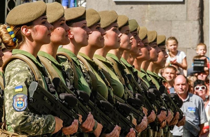 5 أسباب تدفع بايدن إلى التخلي عن أوكرانيا وتجنب مواجهة روسيا