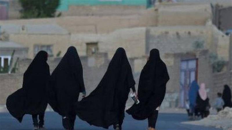 طالبان تمنع النساء من السفر الجوي