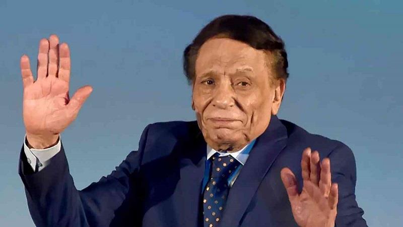 مقربون يكشفون تفاصيل تدهور الحالة الصحية للفنان 'عادل إمام