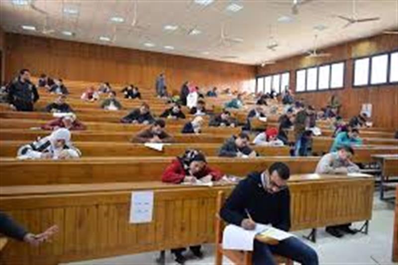 أكثر من ثلاثة آلاف طالب يؤدون الامتحان التقويمي التجريبي لكليات الطب