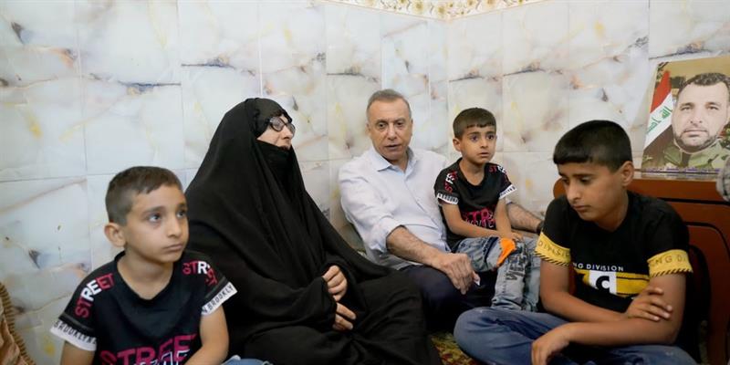 الكاظمي يوجه بسرعة إنجاز معاملات الشهداء