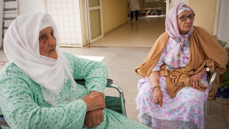 لقاء بنزلاء داري الصليخ والرشاد
الكاظمي يوجه بتلبية احتياجات المسنين الصحية والاجتماعية سريعاً (صور)