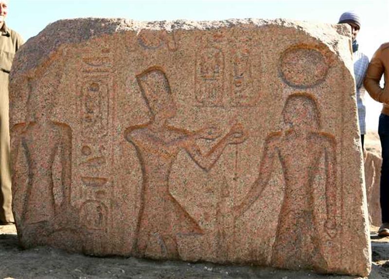 مصر... اكتشاف حجر أثري يعود لعصر رمسيس الثاني