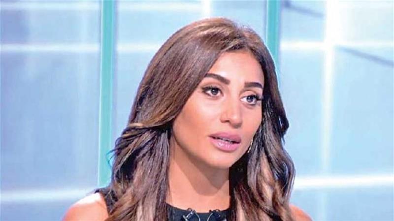 والد دينا الشربيني يطلب منها الاعتزال..وهي تؤكد تلبيتها لطلبه