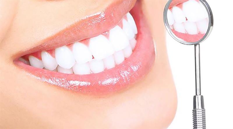 كيف تتخلص من البقع البيضاء على الأسنان؟