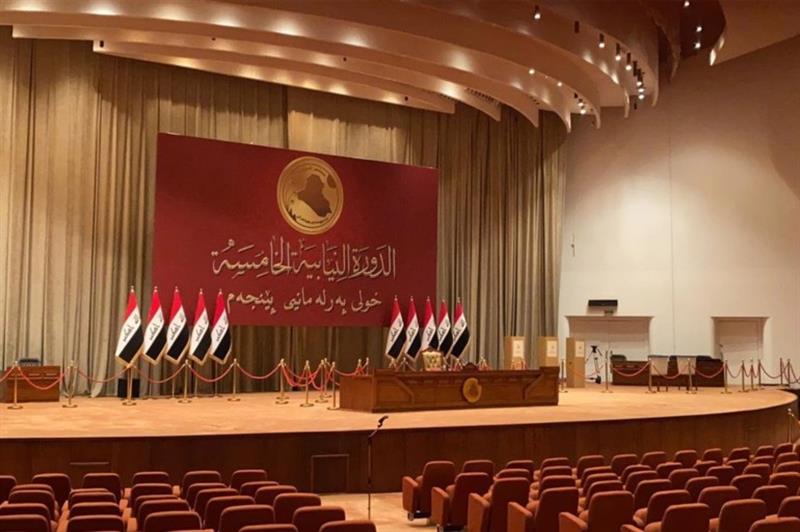 خبير قانوني يكشف الآلية الدستورية لإقالة رئيس البرلمان