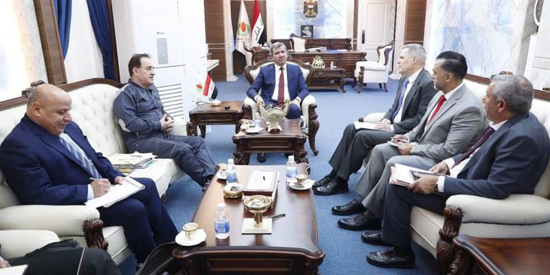 وزير النفط يعقد اجتماعاً موسعاً مع الكهرباء لمناقشة ملف تجهيز الطاقة